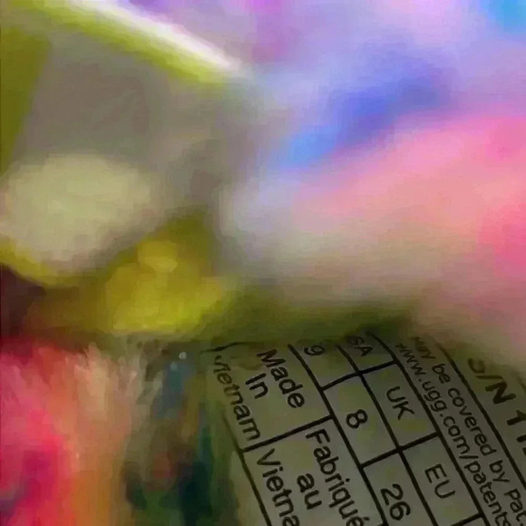 UGG Kids Fluffy Slippers Size 9 - Brand New without Box - Picture 9 of 9